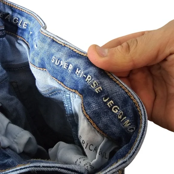 American Eagle Women's Distressed Skinny Fit Jeans - Perfected Light Blue Wash - Picture 7 of 7